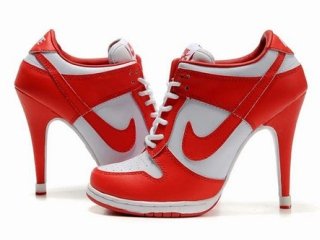 Rémségek kicsiny cipőboltja - DIVAT&STÍLUS - Hírek  - alexander mcqueen, lábbeli, louboutin, 