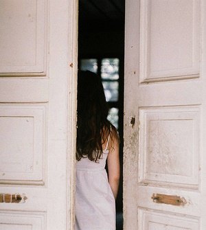 Novellasarok: Ajtók - KERESD A NŐT  - Lélekhangok - novella, 