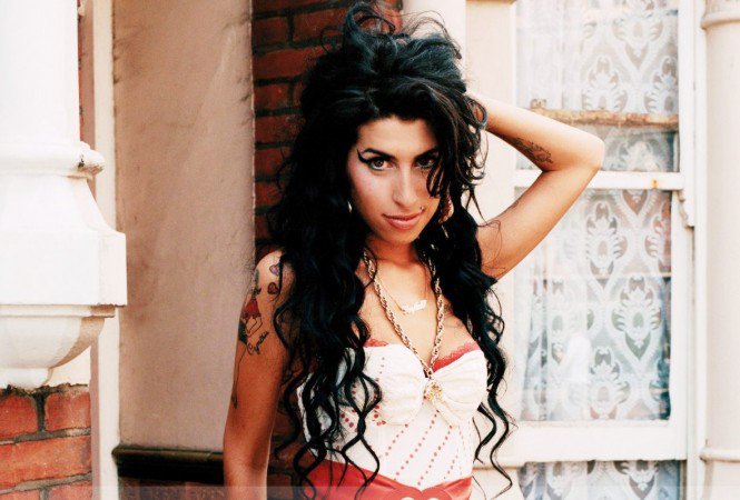 Amy Winehouse ismét az élen - Fesztelen mindennapok -  - Amy Winehouse, zene, 