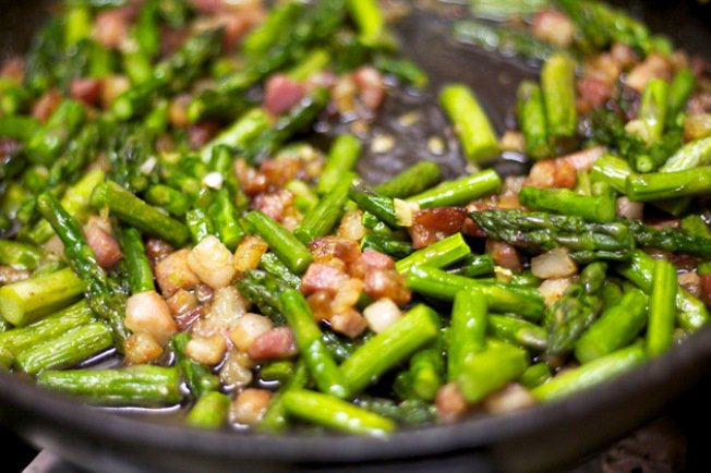 Tészta és spárga - STYLELIFE - Gasztronómia - carbonara, mosoly bisztró, pasta, spárga, 