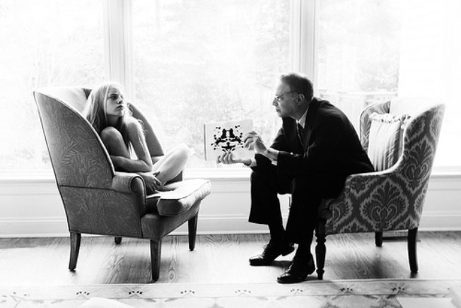 Novellasarok: Kolonoszkópia - KERESD A NŐT  - Lélekhangok - novella, pszichiáter, 