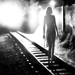 Isten mégsem tévedhetetlen - KERESD A NŐT  -  - reménytelen szerelem, rúzs és tükör, szerelem, 