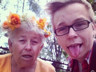 A nagymamára költi nyereményét -  -  - fotópályázat, mutasd a mamád, 