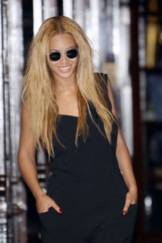 Top formák: a napszemüveg - DIVAT&STÍLUS - Hírek  - napszemüvegtrend 2013, 