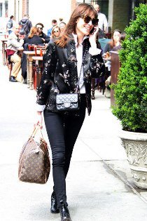 Miben jár a sztár - Május - DIVAT&STÍLUS - Stílusiskola - streetstyle, 