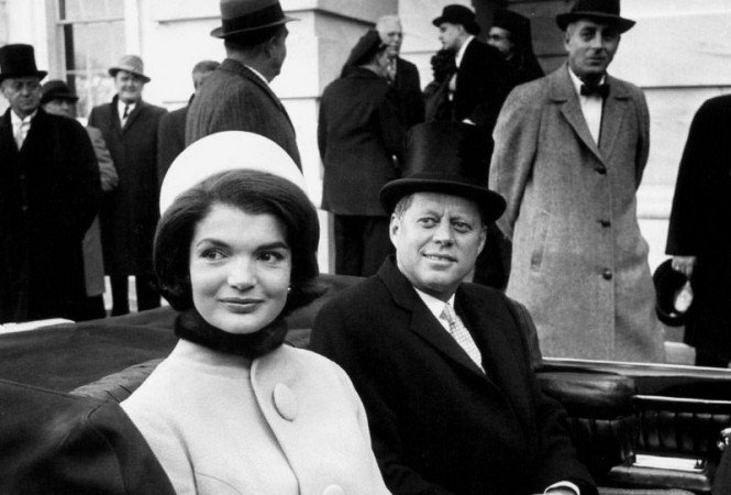 82 éve született a világ egyik legnagyobb divatikonja - Stílusiskola - Fesztelen mindennapok - a Chanel, Cardin, divat, Givenchy, Jackie Kennedy, John F. Kennedy, Karl Lagerfeld, Párizs, stílus, Valentino, 