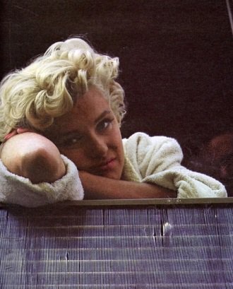 Az ég jóságos, de ő mégis elmegy - KERESD A NŐT  -  - kékharisnya, szerelem, 