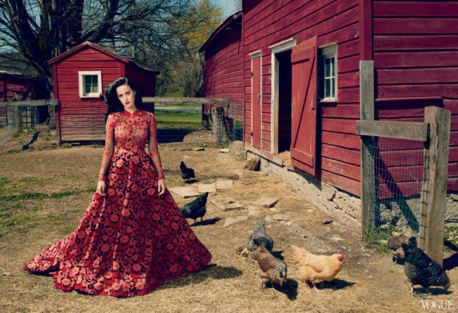 Katy Perry a baromfiudvarban - DIVAT&STÍLUS -  - annie leibovitz, katy perry, vogue, 