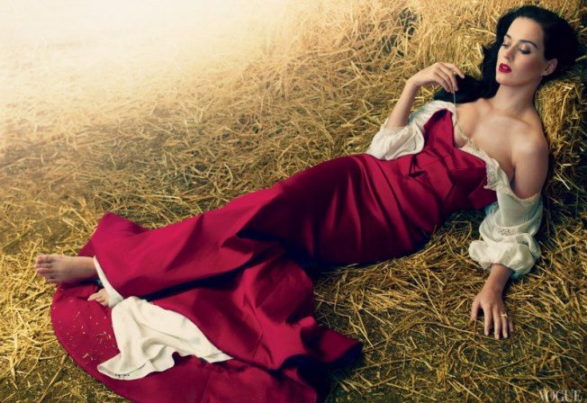 Katy Perry a baromfiudvarban - DIVAT&STÍLUS -  - annie leibovitz, katy perry, vogue, 