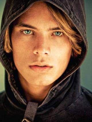 A másik szemében - KERESD A NŐT  -  - rúzs es tükör, szerelem, 