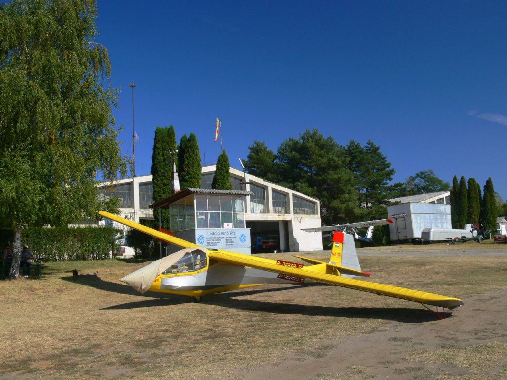 Bezárták a a dunakeszi repteret - Stylebusiness -  - dunakeszi, közlekedés, repülőtér, 