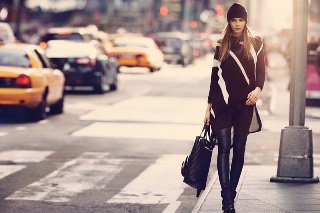 A vicces modell New Yorkban - DIVAT&STÍLUS - Hírek  - campaign 2013 fall, cara delevingne, dkny, 