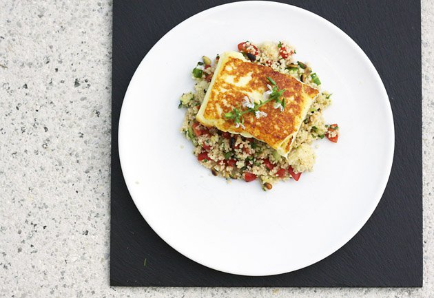 Mai mosoly: grillezett halloumi és arab saláta - STYLELIFE - Gasztronómia - arab saláta, halloumi, mosoly bisztró, receptek, 