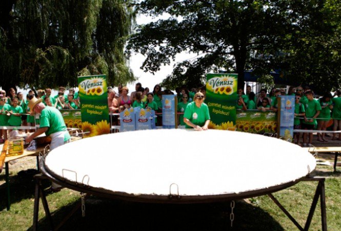 Két lángos-rekord is született a Balatonon -  -  - lángos, 