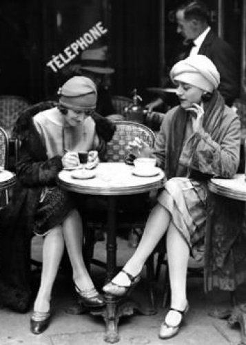 Sütemény mellé szerelmi bánat - KERESD A NŐT  -  - rúzs és tükör, szerelem, 