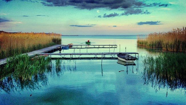 Élünk egy képeslapon - KERESD A NŐT  - STYLELIFE - balaton, rúzs és tükör, szerelem, vitorlázás, 