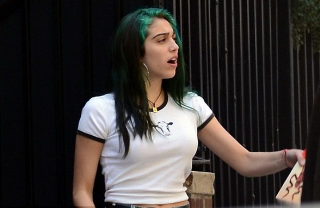 Mini Madonna vamp haja - DIVAT&STÍLUS - Hírek  - lourdes, madonna, őrült hajszínek, 