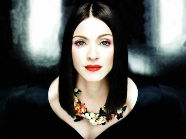 Mini Madonna vamp haja - DIVAT&STÍLUS - Hírek  - lourdes, madonna, őrült hajszínek, 