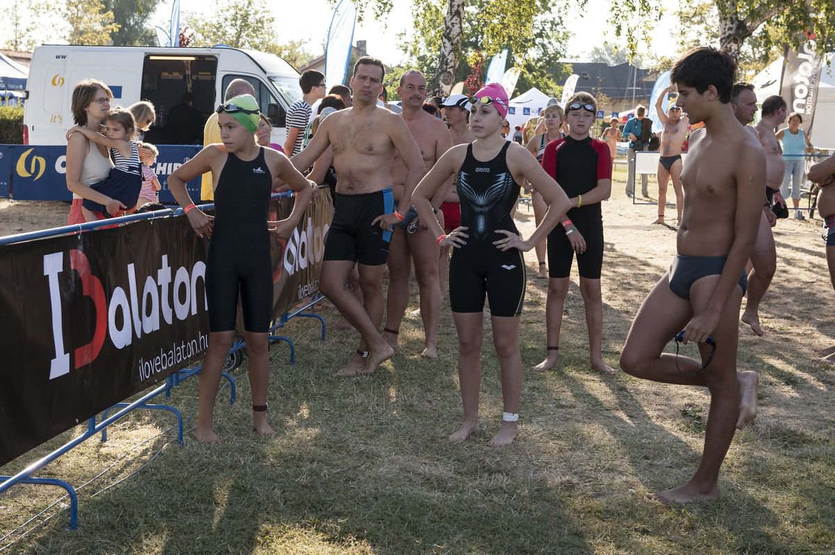 Átúszva búcsúztak a nyártól - Rendezvények - Fesztelen mindennapok - balaton átúszás, rendezvény, stylemagazin, 