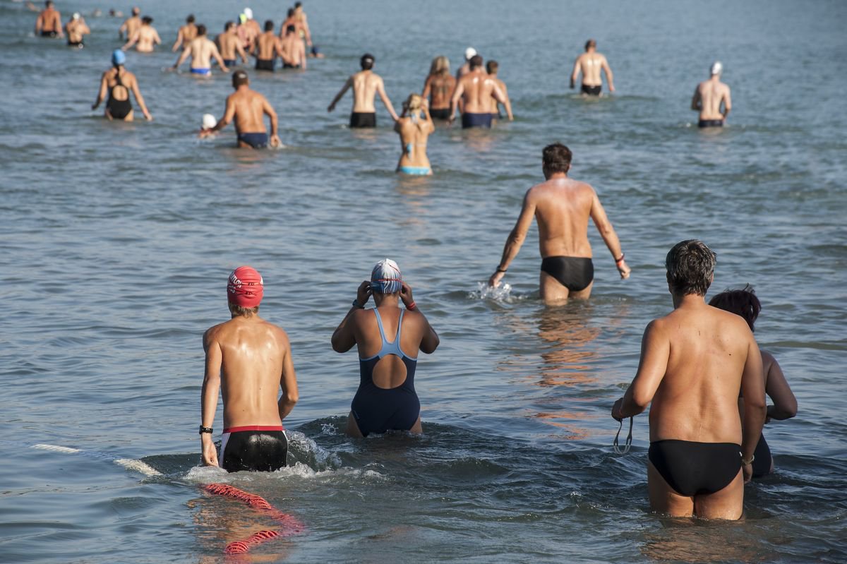 Átúszva búcsúztak a nyártól - Rendezvények - Fesztelen mindennapok - balaton átúszás, rendezvény, stylemagazin, 