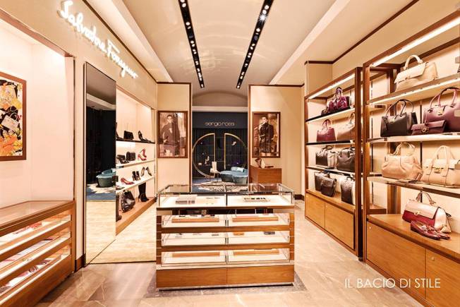 A stílus csókja - DIVAT&STÍLUS - Hírek  - gattyán györgy, il bacio di stile, 