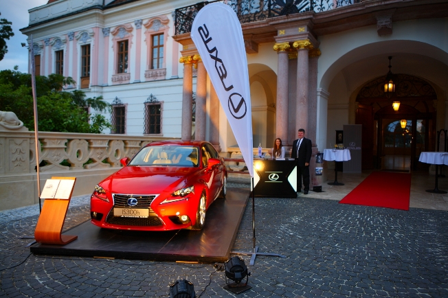 Exkluzív Náray bemutató - DIVAT&STÍLUS - Stílusiskola - divatbemutató, náray tamás, 