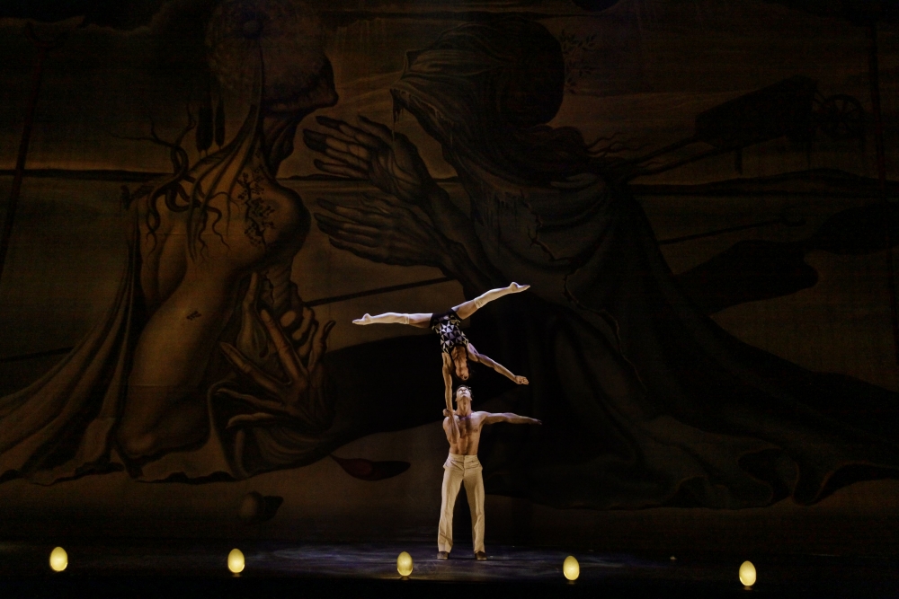 Lélegzetelállító újcirkusz – Salvador Dalí legnagyobb képe Budapesten - STYLENEWS - Rendezvények - Finzi Pasca társulat, Művészetek Palotája, Salvador Dalí, 