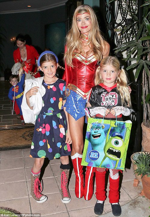 Halloween gif challenge - DIVAT&STÍLUS - Celebrity - gif challenge, halloween, jelmezek, 