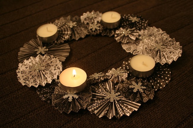 Aktuális: adventi koszorú -  -  - adventi koszorú, ajándék, karácsony, karácsonyi dekoráció, karácsonyi díszítés, karácsonyi gyertya, 