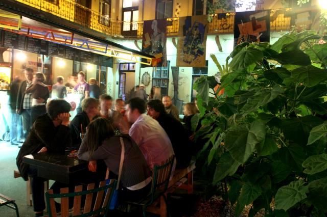 Az ingatlanárak magasabbak a buliövezetekben - Stylebusiness -  - belváros, ingatlan, ingatlanpiac, kazinczy utca, lakás, lakáspiac, Liszt Ferenc tér, Ráday utca, 