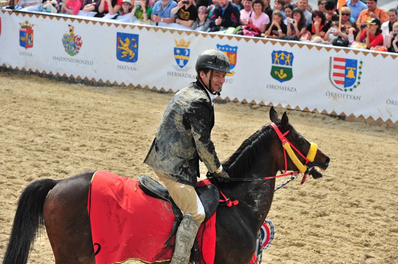 Hajas László idén megpróbál nyeregben maradni - Hajápolás  -  - Hajas László, nemzeti vágta, 