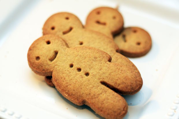 Mézeskalács emberkék támadása - STYLELIFE - Gasztronómia - karácsony, mézeskalács, mosoly bisztró, sütemény, 