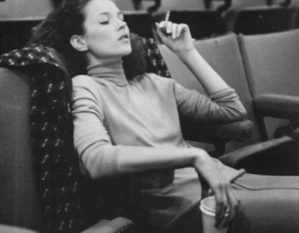 Isten a nézőtéren - KERESD A NŐT  -  - rúzs és tükör, szerelem, 