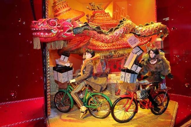 Karácsony New York ablakaiban - DIVAT&STÍLUS - Hírek  - barneys, bloomingdales, louis vuitton, ny, 