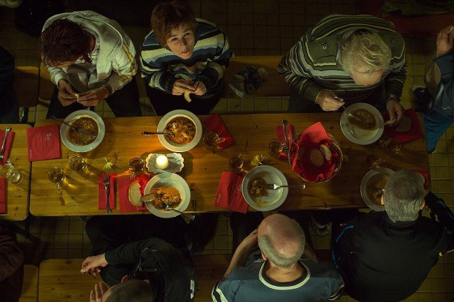 Ételt adunk az éhezőknek -  -  - éder krisztián, hlatky schlichter hubert, kiosk, oltalom szeretetszolgálat, 