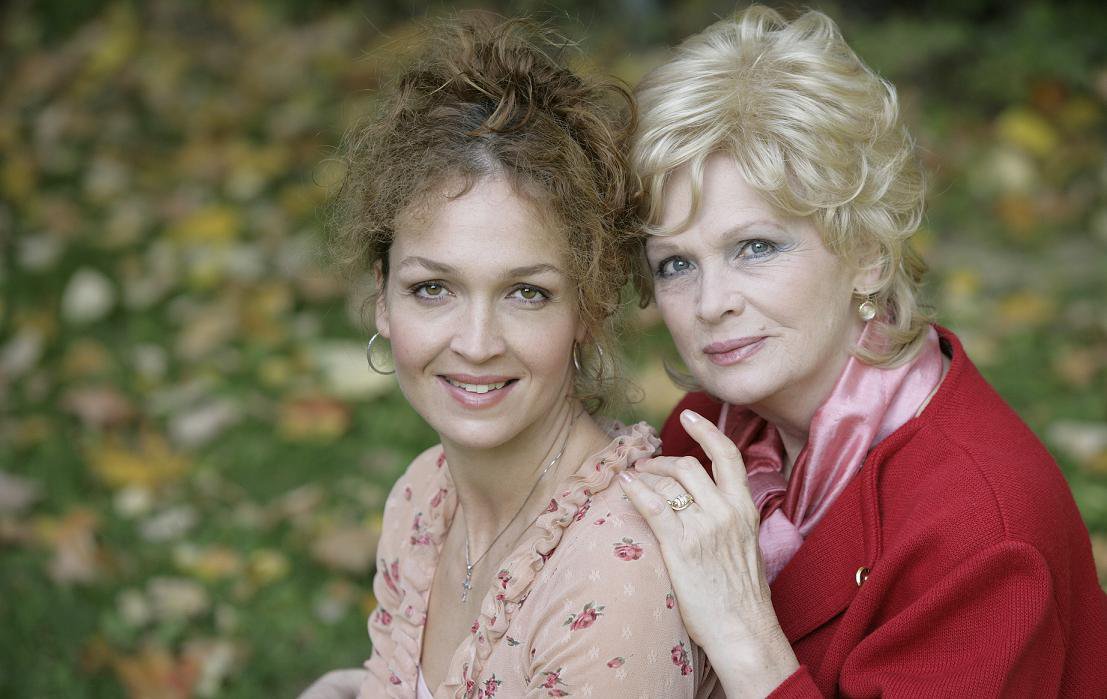 180 éve üdít, szépít, illatosít - Bőrápolás -  - ++++Axe, +++kozmetika, ++magyar+vegyipar, +Nivea, Caola, 