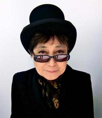 Isten éltessen Yoko Ono! - STYLENEWS -  - születésnap, Yoko Ono, 