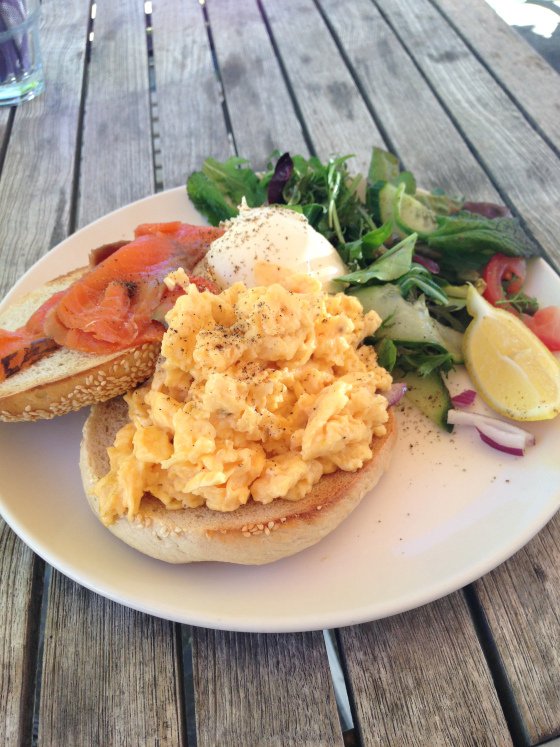 Tojáspástétom kapribogyós mártással - Stylekids - Gasztronómia - kapribogyós mártás, kapribogyós receptek, tojás pástétom, tojáskrém, tojásos hidegtál, 