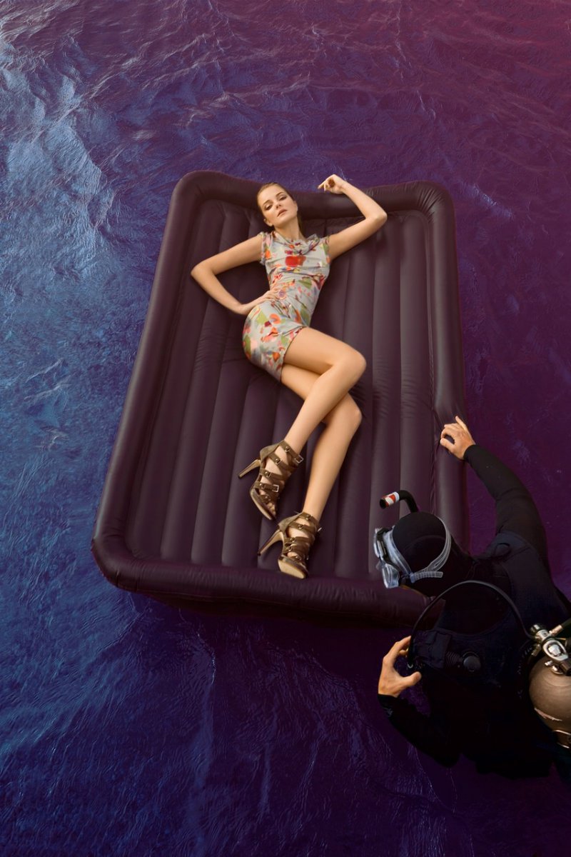 Nagyvilági feltűnés - Hírek  -  - mihalik enikő, 