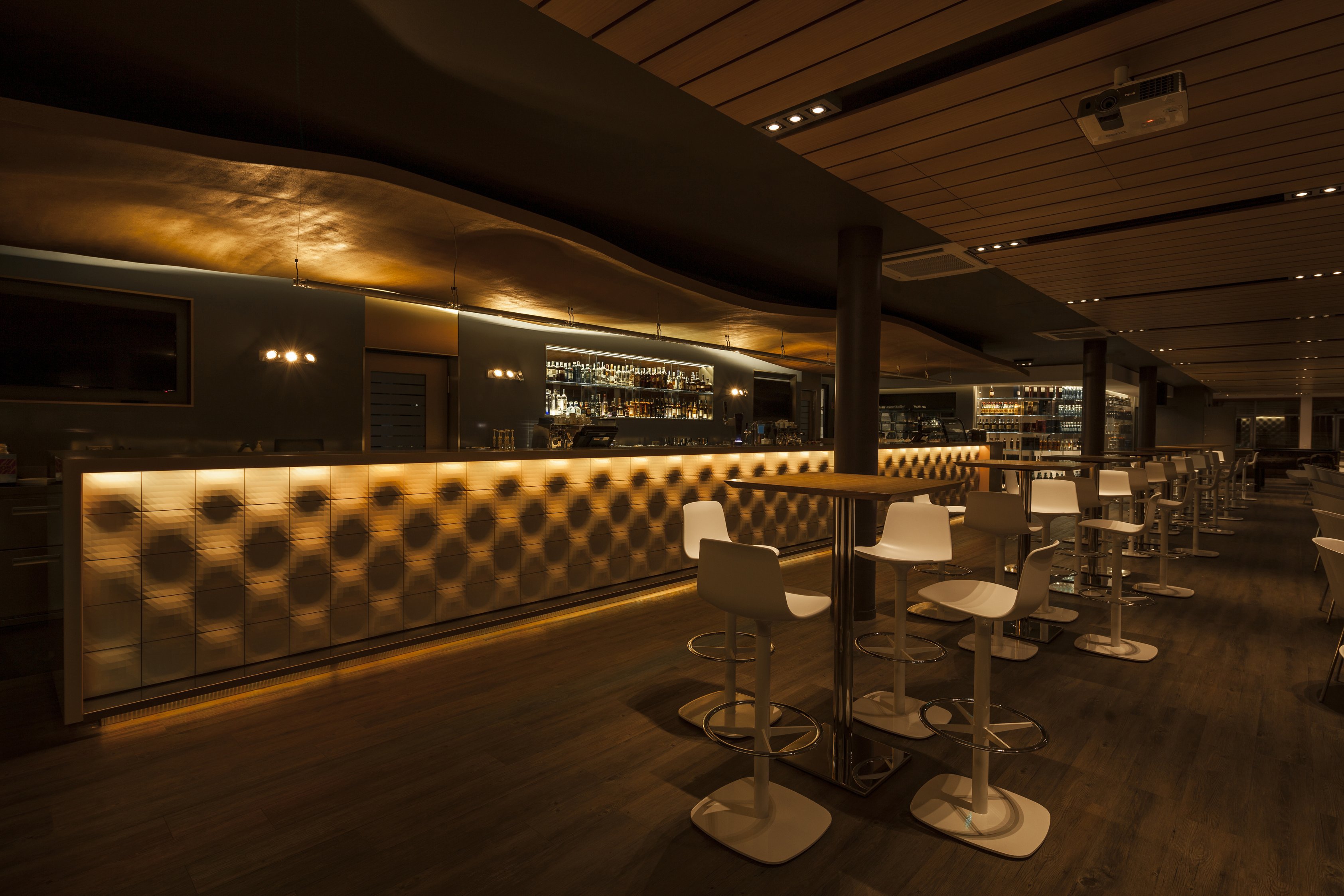 Exkluzív bár a legfelső emeleten - Stylebusiness -  - west end business, west end business center, 