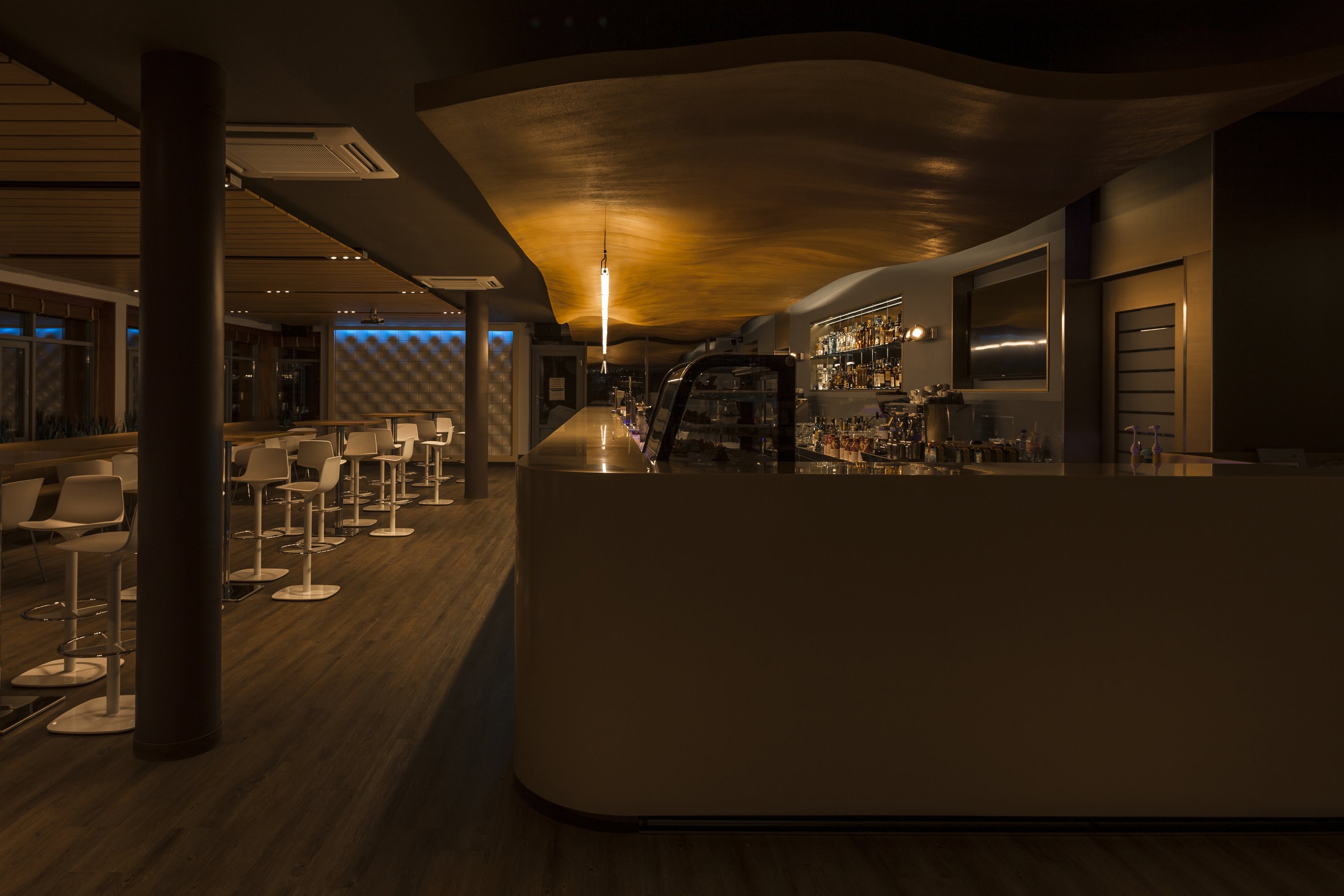 Exkluzív bár a legfelső emeleten - Stylebusiness -  - west end business, west end business center, 