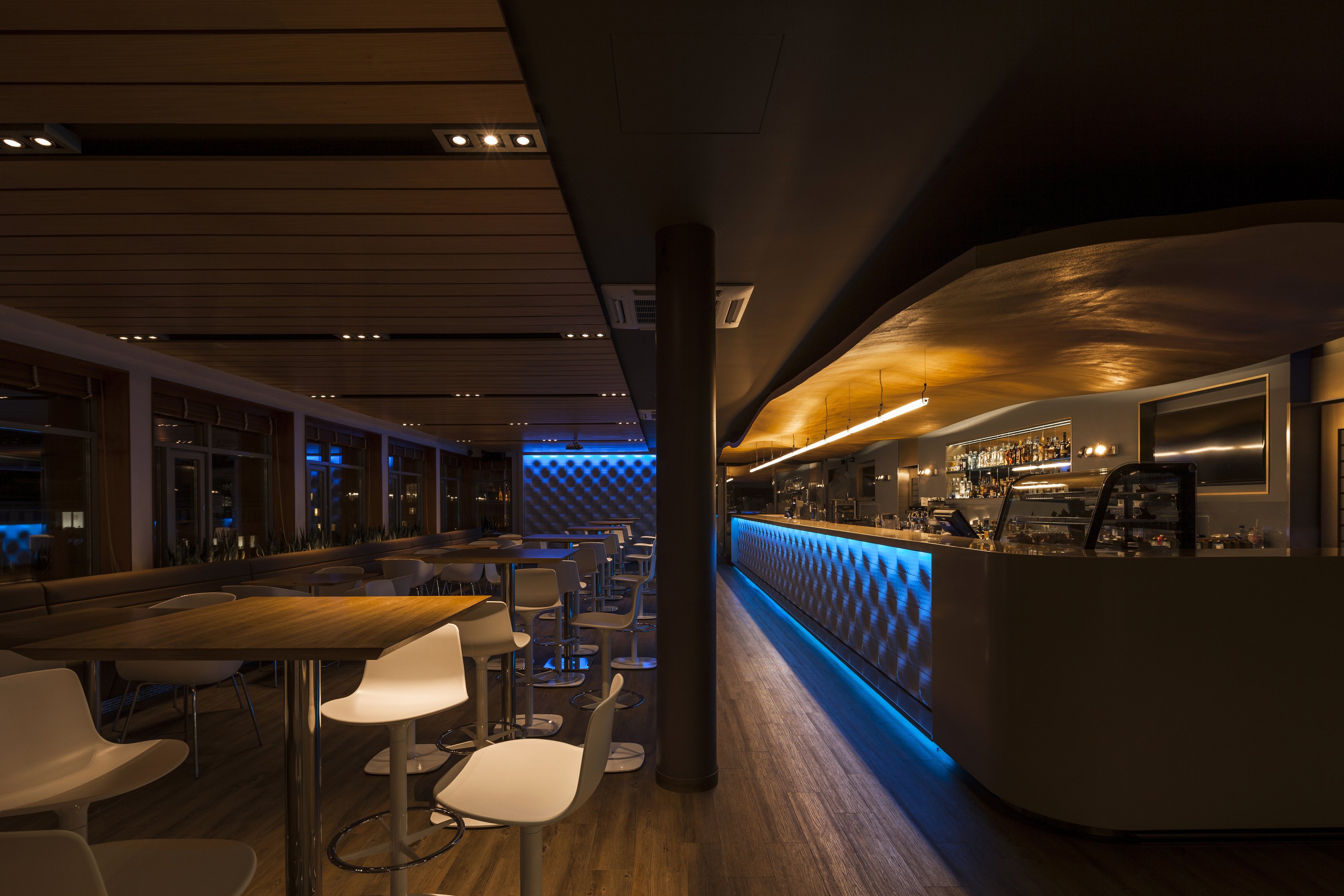 Exkluzív bár a legfelső emeleten - Stylebusiness -  - west end business, west end business center, 