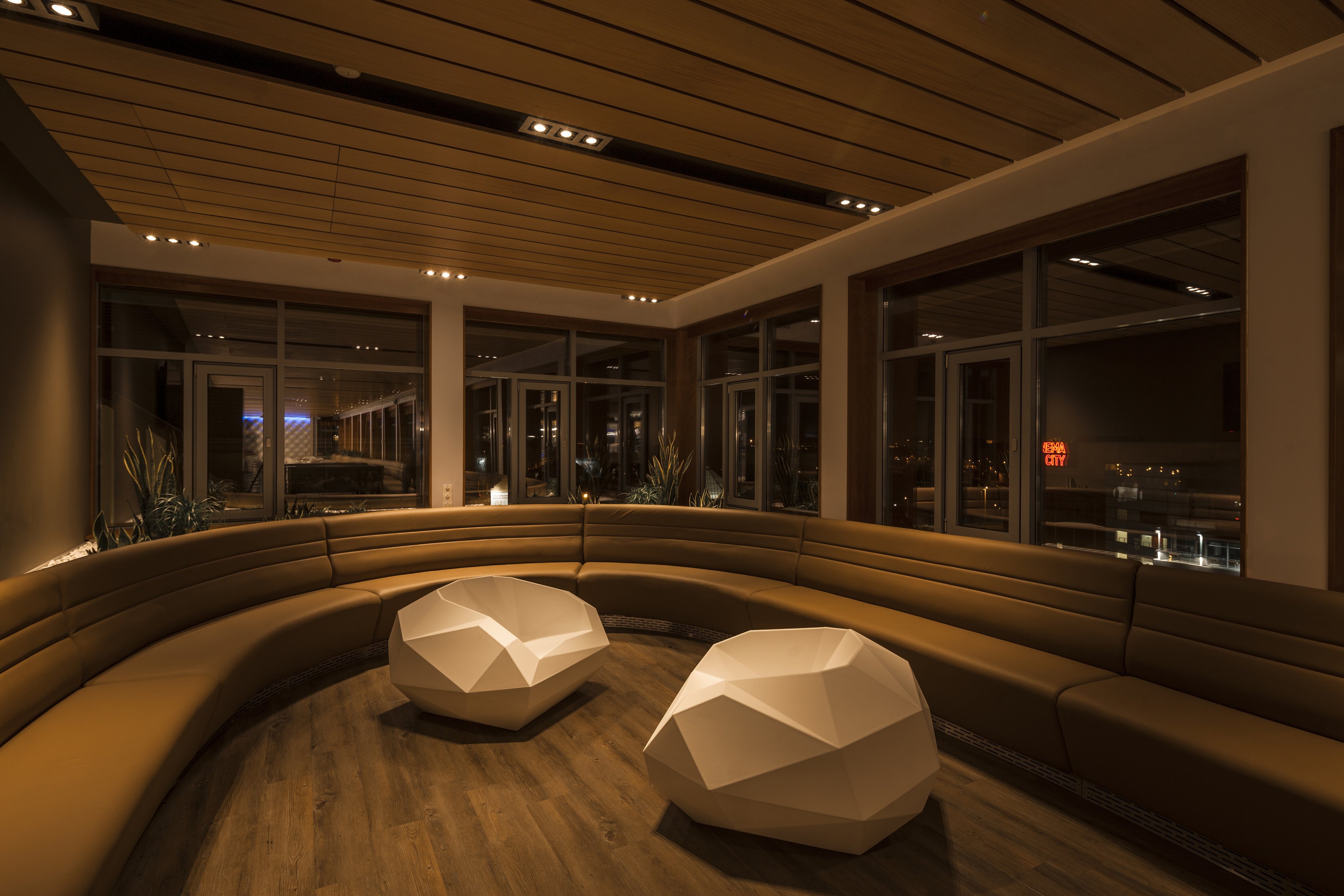 Exkluzív bár a legfelső emeleten - Stylebusiness -  - west end business, west end business center, 