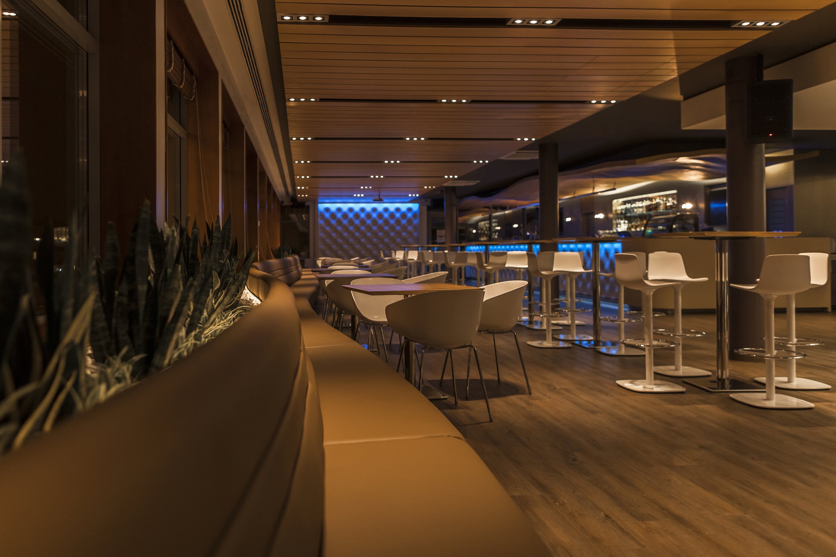 Exkluzív bár a legfelső emeleten - Stylebusiness -  - west end business, west end business center, 