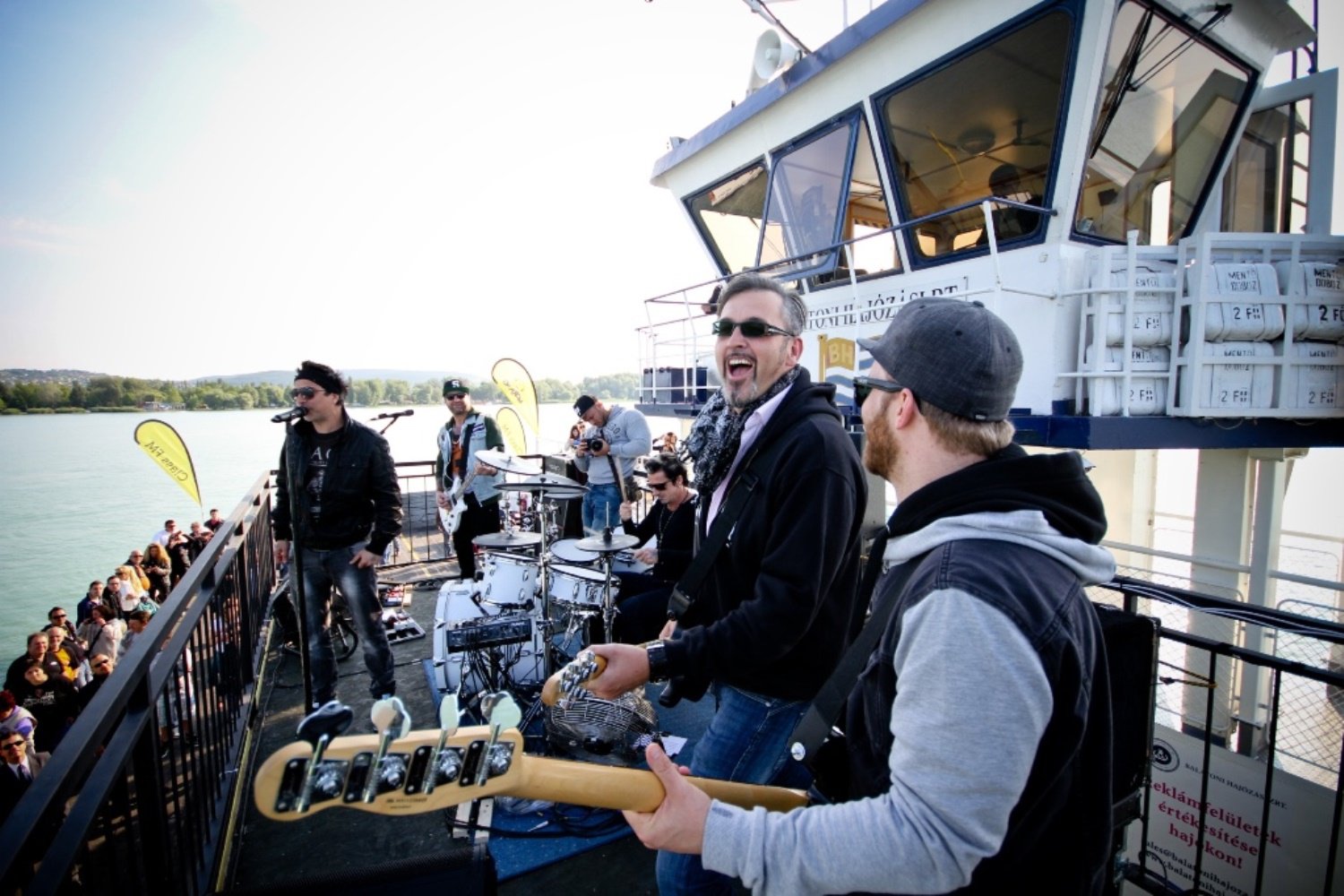 Rákóczi Feri a Balaton közepén tépte a húrokat -  -  - balaton, class fm, hajó, rákóczi feri, 