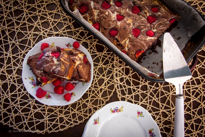 Szülinapi málnás-mascarponés brownie - STYLELIFE - Gasztronómia - málnás-mascarponés brownie, 