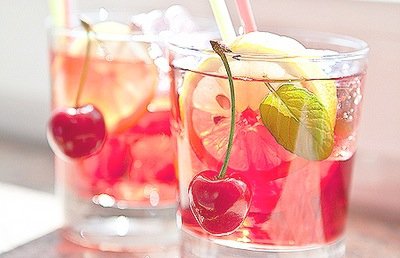 Hűsítő italok forró napokra - Stylekids -  - gyermekek folyadékigénye, limonádé, mit igyon a gyerek, smoothie, víz, vízszükséglet, 