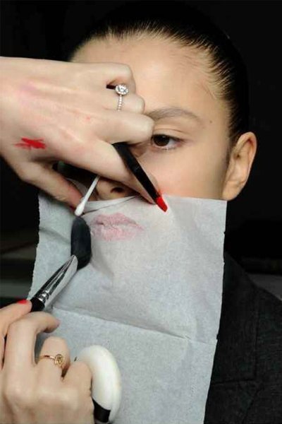 Tartós rúzs egyszerűen - SZÉPSÉG - Smink  - smink, tartós rúzs, trükkök, 