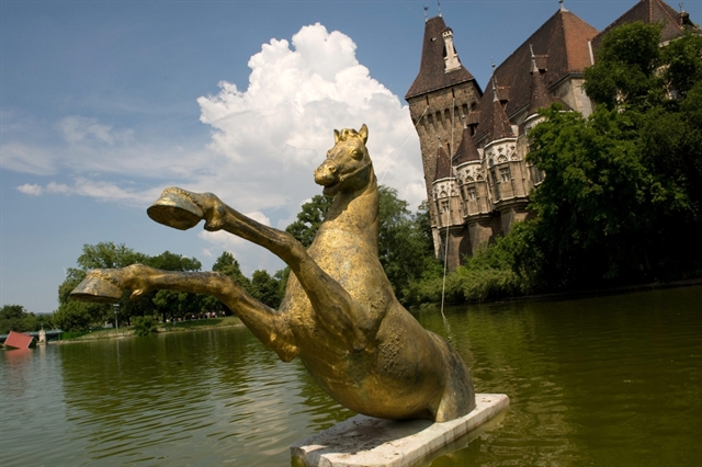 Városligeti tó - vizi szobrokkal - Fesztelen mindennapok -  - érdekességek, kultúra, Városliget, 