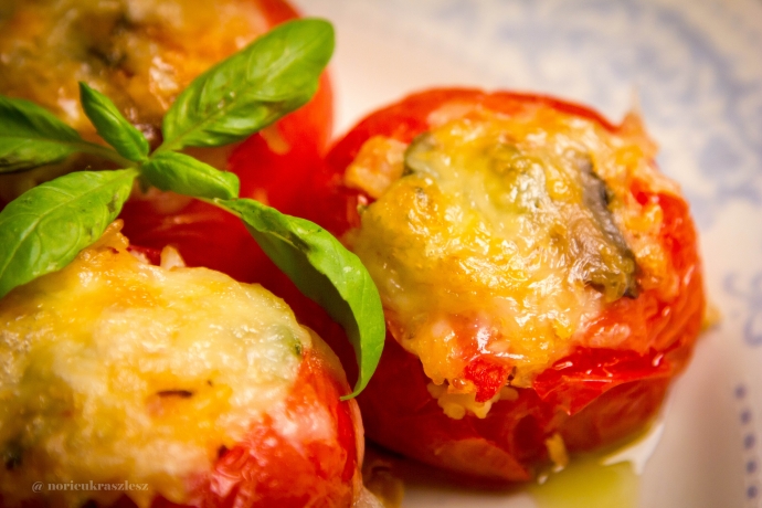 Bazsalikomos töltött paradicsom tzatzikivel - STYLELIFE - Gasztronómia - gasztronómia, töltött paradicsom, 